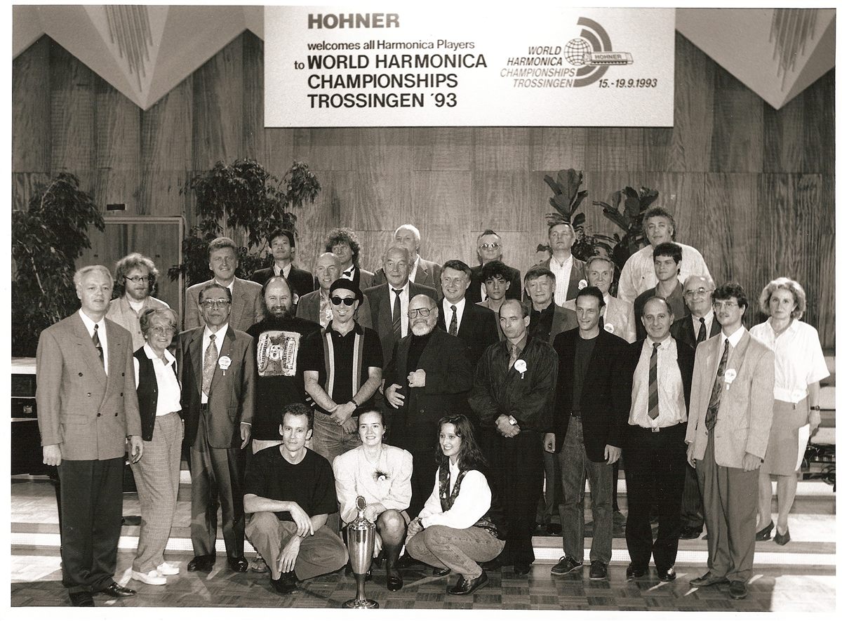 Photo de groupe des participants aux Championnats du monde d'harmonica de Trossingen 1993