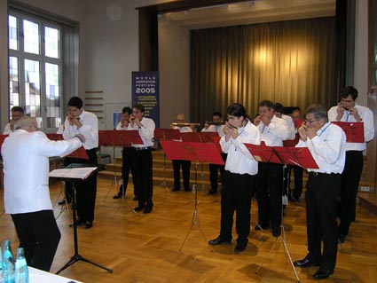Orchestre d'harmonicas en compétition au World Harmonica Festival 2005